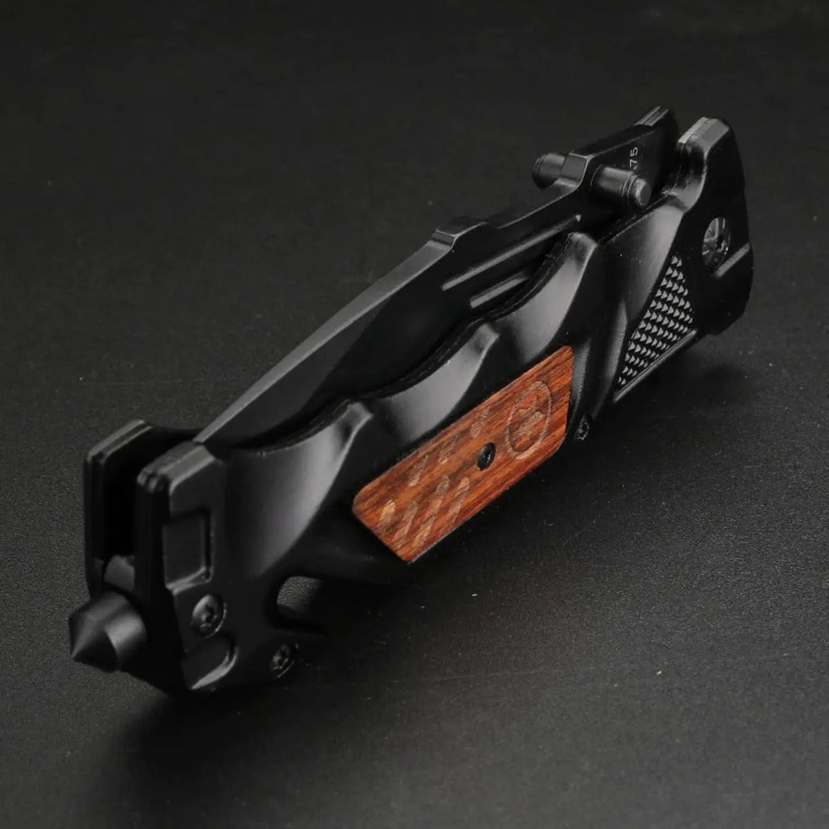 TG Blackreign folding knife, close-up view